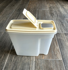 Rubbermaid White Plastic Cereal / Dry Goods Storage Container with Flip-Top Pour Lid — listing 5
