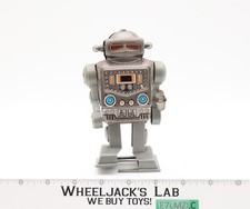 Vintage Yone No. 2134 Wind-Up Tin Litho Walking Robot, Made in Japan — listing 6