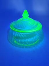 Anchor Hocking Green Uranium Glass Ribbed Salt Shaker with Metal Lid, 4 inches — listing 6