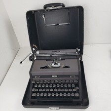 Royal Quiet De Luxe Portable Typewriter with Case — listing 3
