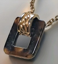 Gold-Tone Necklace with Round Tortoiseshell-Pattern Resin Pendant — listing 6
