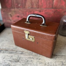 Vintage 1930s-40s Art Deco Faux Alligator Embossed Leather Train Case Vanity Box — listing 2