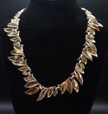 Vintage Gold Tone Textured Leaf Link Necklace and Clip-On Earrings Set — listing 4