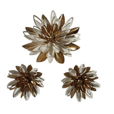 Sarah Coventry Water Lily Brooch and Earrings Set Cream Enamel Gold Tone — listing 5
