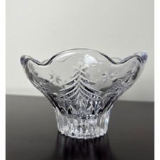 Pressed Glass Low Bowl with Foliate/Fern Pattern and Scalloped Rim — listing 4