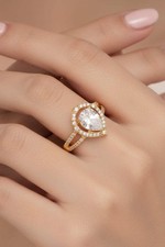 Gold-Tone Cluster Ring with Clear and Red Rhinestones — listing 3