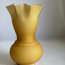 Hand-Blown Ruffled Handkerchief Glass Vase — listing 3