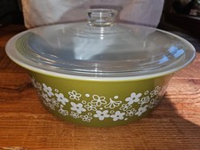 Vintage Pyrex Spring Blossom Green (Crazy Daisy) Round Casserole Dish with Clear Lid — listing 4