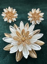 Sarah Coventry Water Lily Brooch and Earrings Set Cream Enamel Gold Tone