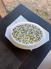 Pyrex Verde Square Flowers Round Casserole Dish with Clear Lid — listing 2