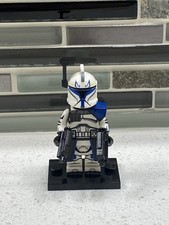 LEGO Star Wars Clone Trooper Minifigure with Red Markings and Phase 2 Helmet — listing 4