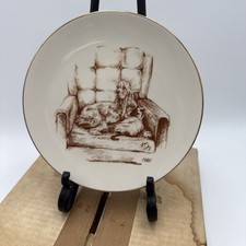 Framed Collector Plate Featuring a Spaniel Dog in Wooden Round Frame — listing 5