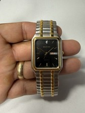 Vintage 1970s Waltham 17 Jewels Incabloc Day-Date Men's Watch, Swiss Made, Cushion Case with Speidel Expansion Band — listing 3