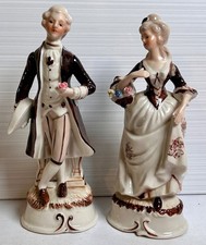 Vintage Porcelain Colonial Courting Couple Figurine, Dancing Pair in Pink and Green — listing 2