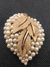 Crown Trifari Gold-Tone Brushed Leaf Wreath Brooch, 1.75 inch — listing 2