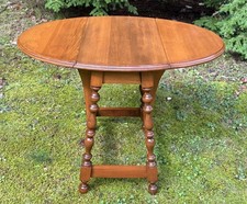 Antique American Sheraton Drop-Leaf Table with Turned Legs