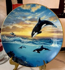 Vintage Orca Killer Whale Collector Plate with Gold Rim — listing 3