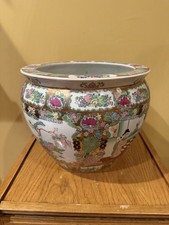 Chinese Famille Rose Porcelain Jardinière with Attached Saucer, Three Star Gods (Fu Lu Shou) Motif