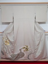 Vintage Silk Embroidered Kimono/Robe with Golden-Yellow Ground and Figural Roundels — listing 6