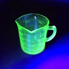 Vintage Kellogg's Green Uranium Depression Glass Measuring Cup with Spouts — listing 6