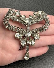 Vintage Retro Gold-Tone Scroll Bow Brooch with Clear Rhinestones and Baguettes — listing 3
