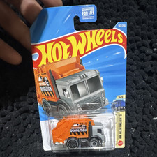 Hot Wheels Total Disposal Garbage Truck - HW Heavyweights 5/5 (Orange/Gray) — listing 2
