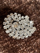 Vintage Gold-Tone Marquise Cluster Ring with Red Center Stone and Clear Rhinestones — listing 4