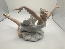 Wallendorf Porcelain Seated Ballerina Figurine Tying Ballet Slipper — listing 2