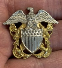 Mixed Lot of Military Insignia, Marksmanship Award Bars, Lapel Pins & Collectibles — listing 6
