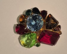 Vintage Gold-Tone Marquise Cluster Ring with Red Center Stone and Clear Rhinestones — listing 3