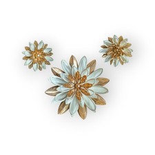 Sarah Coventry Water Lily Brooch and Earrings Set Cream Enamel Gold Tone — listing 4