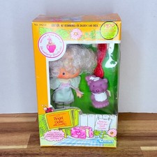 Vintage 1980 Kenner Strawberry Shortcake Angel Cake Doll with Souffle Pet Skunk, 6 inch — listing 5