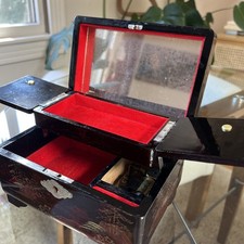 Vintage Japanese Black Lacquer Jewelry Chest with Mother of Pearl Abalone Inlay Pagoda Landscape — listing 5