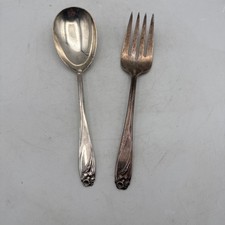 Vintage Silverplate Serving Set with Floral Daisy Handle Pattern - Pierced Pie Server and Cold Meat Fork — listing 4