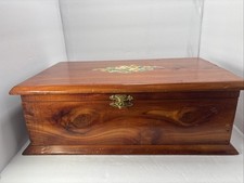 Vintage Bloom Cedar Chest with Waterfall Matched-Veneer Front and Aromatic Red Cedar Lining — listing 5