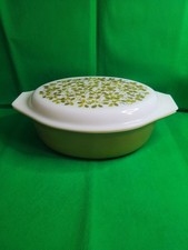 Pyrex Verde Square Flowers Round Casserole Dish with Clear Lid — listing 3