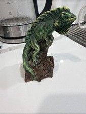 Hand-Carved Wooden Iguana / Lizard Figurine with Arrow-Tip Tail — listing 6