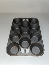 Antique Cast Iron 6-Cup Muffin / Gem Pan — listing 4