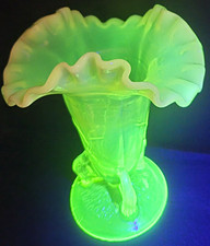 Antique Victorian Vaseline / Uranium Glass Ruffled Bowl with Applied Feet, Yellow Opalescent, 7 inch — listing 3