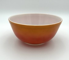 Vintage Pyrex Flameglo Red/Orange Ombre Mixing Bowl — listing 6