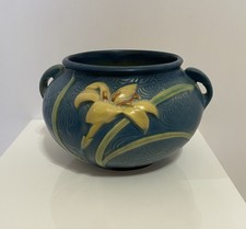 Roseville Pottery Zephyr Lily Two-Handled Vase, Tan/Sienna Colorway