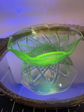 Green Uranium (Vaseline) Glass Depression-Era Ribbed/Swirl Console Bowl with Square Foot — listing 2