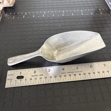Vintage Cast Aluminum Grocery/Feed Scoop with Molded Handle, Marked 524 — listing 6
