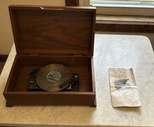 Thorens Inlaid Wooden Music Box No. 60 - Plays 'Happy Birthday' and 'Bye Baby Bunting' — listing 2