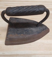 Antique Cast Iron Sad Iron with Detachable Handle — listing 2