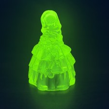 Boyd's Crystal Art Glass "Louise" Figurine in Red Cadmium Glass, 4.5" Tall — listing 3