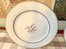 Noritake 'Crest' Fine China Dinnerware Set (43 Pieces) — listing 2