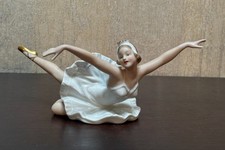 Wallendorf Porcelain Seated Ballerina Figurine Tying Ballet Slipper — listing 3