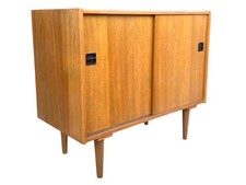 Mid-Century Modern Teak Veneer Storage Unit / Sideboard with Sliding Doors — listing 4