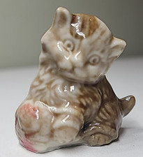 Wade Whimsies Miniature Porcelain Kitten with Yarn Figurine, Light Brown, 1" Tall — listing 5